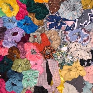 SCRUNCHIES ✨
